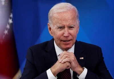 Biden podpisuje nakaz ograniczenia inwestycji w Chinach; Chiny odpowiadają: z...