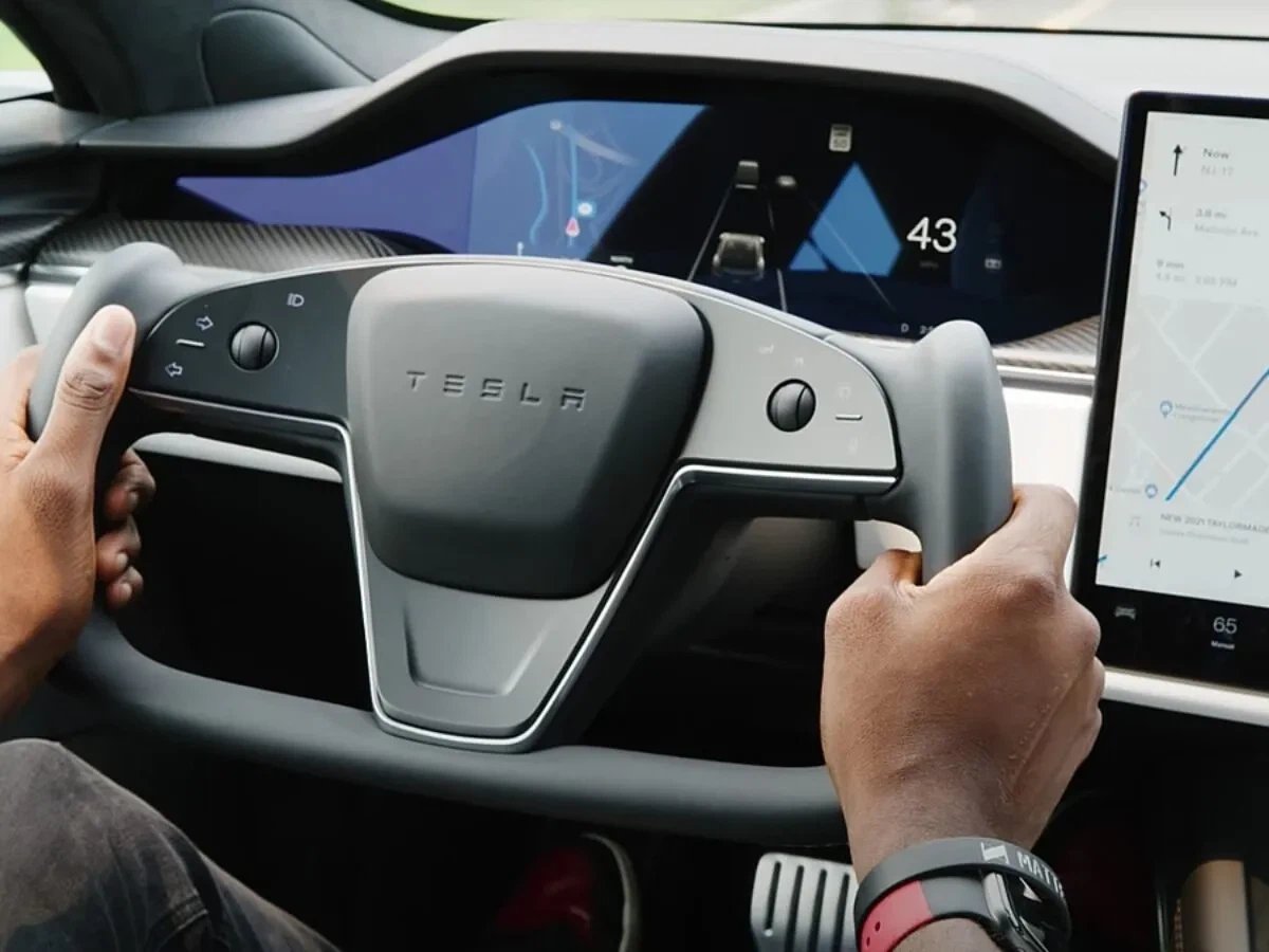 Oficjalne modyfikacje stwarzają ryzyko? Tesla wycofuje 2 pojazdy Model X