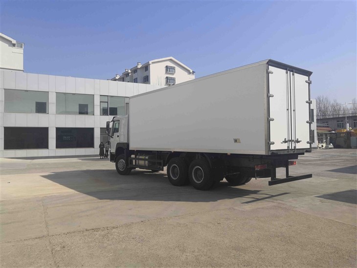 New Sinotruk HOWO 6×4 Refrigerated Truck