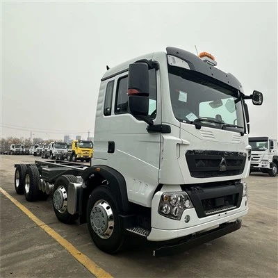 Nowe podwozie wywrotki Sinotruk HOWO T5G 8x4